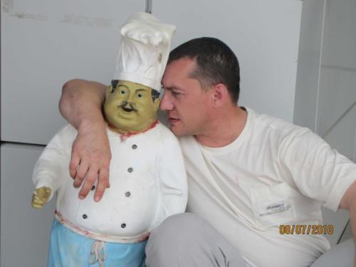 945